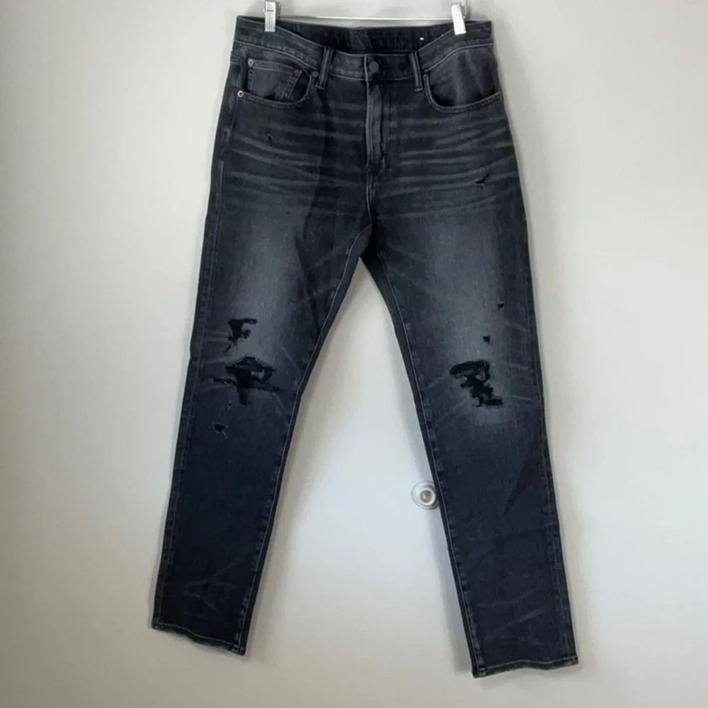 American Eagle men’s slim black distressed
